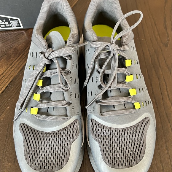 Brand new under armour runners - Picture 5 of 8